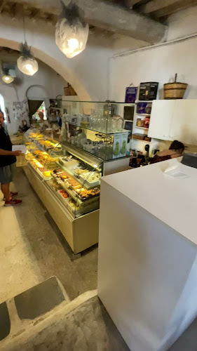 Opinii despre Gioras Wood Medieval Mykonian Bakery în Μύκονος - Γαστρονομία και φιλοξενία
