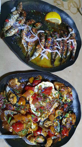 Opinii despre Τριαντάφυλλος - Η Μικρή Πλατεία în Παλαιόκαστρο - Γαστρονομία και φιλοξενία