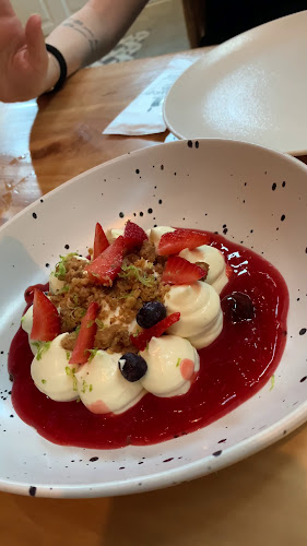 Βρεγμένη Γάτα - Γαστρονομία και φιλοξενία