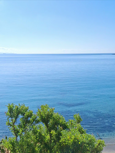 Opinii despre Nisos Café Bar în Ανάβυσσος - Γαστρονομία και φιλοξενία