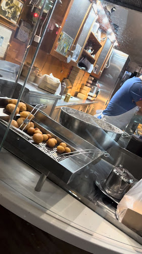 Opinii despre Μία Ζωή Λουκουμάδες (Γεώργιος Ἐμμ. Δεμενεόπουλος) în Ηράκλειο - Γαστρονομία και φιλοξενία