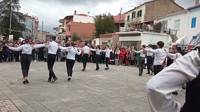 Έξι Βρύσες - Γαστρονομία και φιλοξενία
