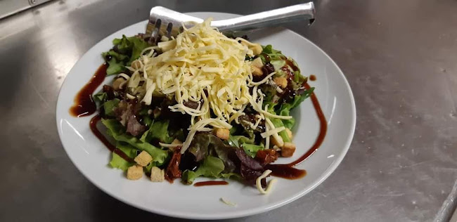 Τα Τσακαλάκια - Γαστρονομία και φιλοξενία