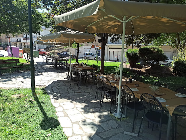 Αυλή μεζεδοπωλείο ψητοπωλείο - Φάρσαλα