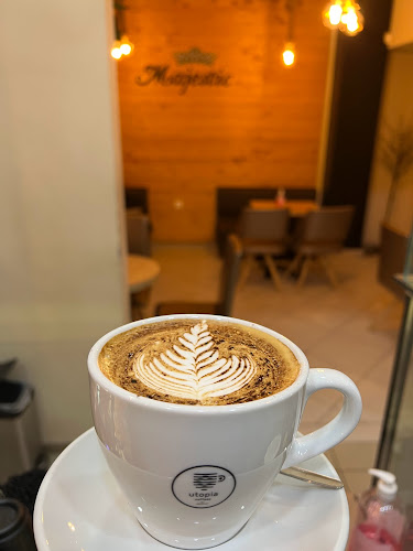 Opinii despre Majestic cafe în Αθήνα - Γαστρονομία και φιλοξενία