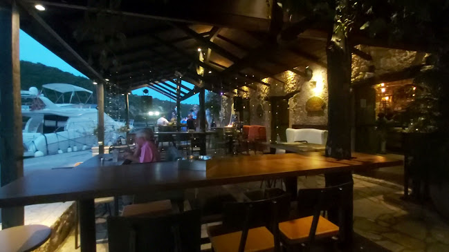 Opinii despre Λιοτρίβι καφέ în Σύβοτα - Γαστρονομία και φιλοξενία