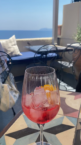 Opinii despre Emvasis Cafe - Cocktail Bar/Εμβασις în Μονεμβασιά - Γαστρονομία και φιλοξενία