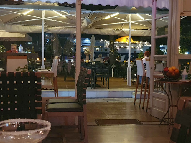 Ακτή Πετρου Ραλλη 30, Ερμούπολη 841 00