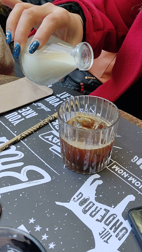 Comentarii opinii despre The Underdog® Flagship Store Thissio