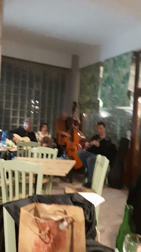 Opinii despre Άσπρο Άλογο Ουζερί-Ψαροταβέρνα în Θεσσαλονίκη - Γαστρονομία και φιλοξενία