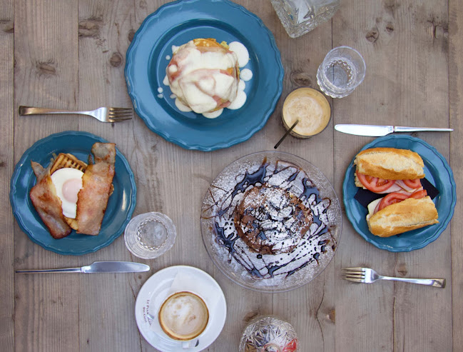 Opinii despre Mardi Brunch, Coffee & Wine Bar - Brunch Πειραιάς în Πειραιάς - Γαστρονομία και φιλοξενία