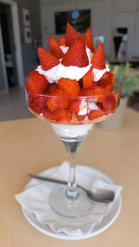 Opinii despre Cafe Violet Studios în Μάλια - Γαστρονομία και φιλοξενία