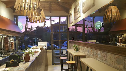 Η ΠΛΑΤΕΙΑ - ΜΑΓΚΛΑΡΑΣ