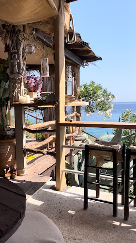 Opinii despre Nisos Café Bar în Ανάβυσσος - Γαστρονομία και φιλοξενία