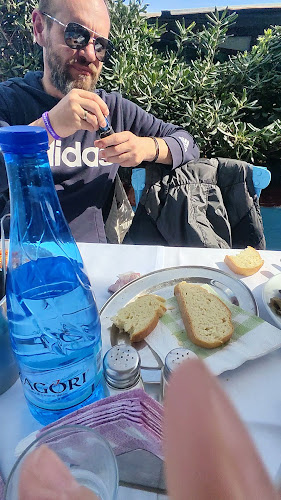 Opinii despre Honey Moon - Ταβέρνα - Νέα Μάκρη în Νέα Μάκρη - Γαστρονομία και φιλοξενία