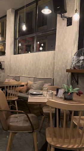 Opinii despre Caravin Wine & Wanderlust în Αθήνα - Γαστρονομία και φιλοξενία