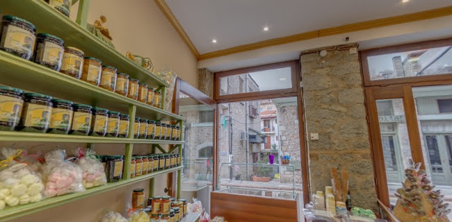 Παραδοσιακά Γλυκά Αράχωβας Παπαστάθη