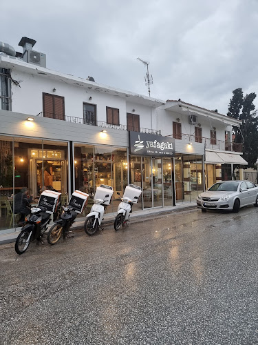 Λεωφ. Δημοκρατίας, Μύρινα 814 00