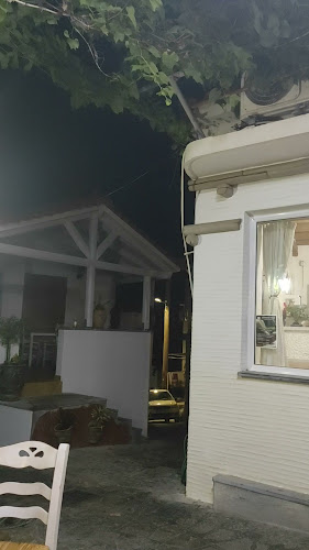 Τριαντάφυλλος - Η Μικρή Πλατεία - Γαστρονομία και φιλοξενία