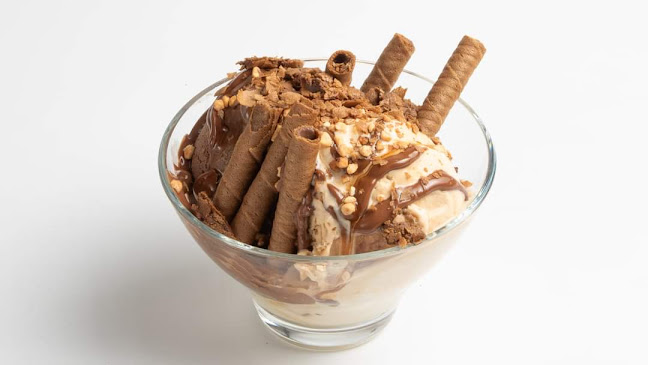 Ακτή Θεμιστοκλέους 40, Σελήνια 189 02