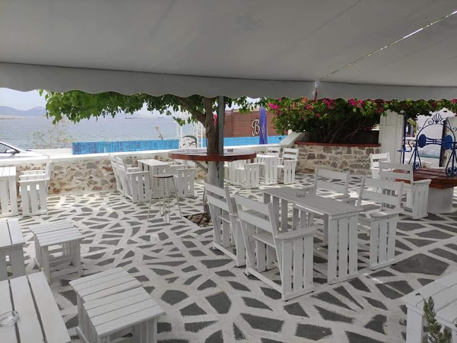 Ακτή Θεμιστοκλέους 40, Σελήνια 189 02