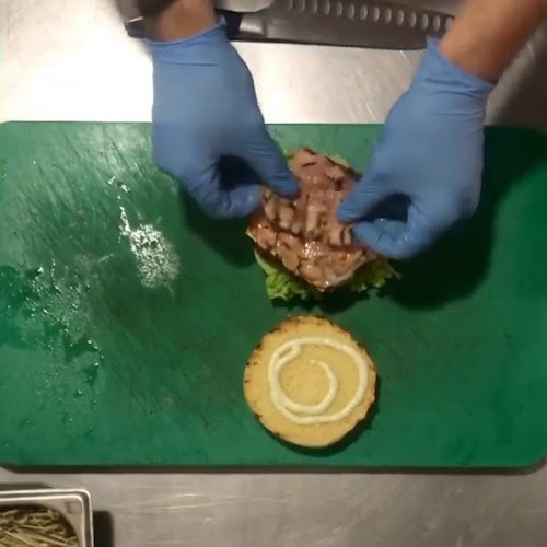 Opinii despre Cafe Contrast în Φαρκαδόνα - Γαστρονομία και φιλοξενία