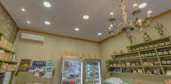 Opinii despre Παραδοσιακά Γλυκά Αράχωβας Παπαστάθη în Αράχωβα - Γαστρονομία και φιλοξενία