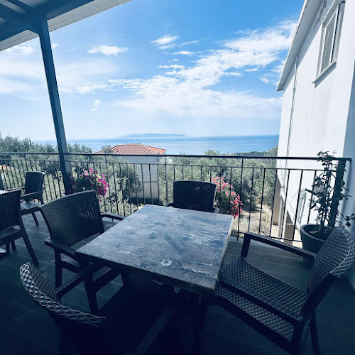 Opinii despre Τριτη Γενια ΜΟΥΣΑΤΑ în Μουσάτα - Γαστρονομία και φιλοξενία