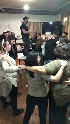 ΚΑΦΕ ΟΥΖΕΡΙ ΟΙ ΦΙΛΟΙ ΜΟΥ - Πέτρες