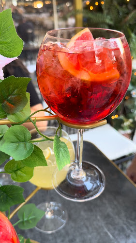 Τσακάλωφ 2, Αθήνα 106 73