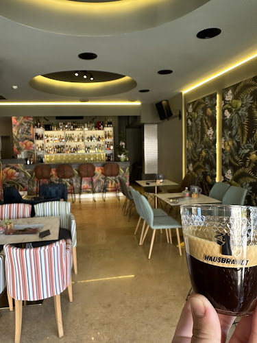 Pause Cafe | Bar | Food Concept