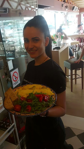 Opinii despre Le Petit Cafe în Πόρτο Χέλι - Γαστρονομία και φιλοξενία