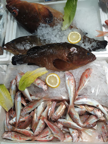 Opinii despre Ιχθυοπωλείο "ο Σαρωνικός" în Άγιοι Θεόδωροι - Γαστρονομία και φιλοξενία