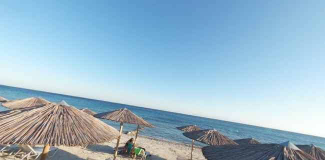 Opinii despre White Season Beach Bar în Νέα Σκιώνη - Γαστρονομία και φιλοξενία