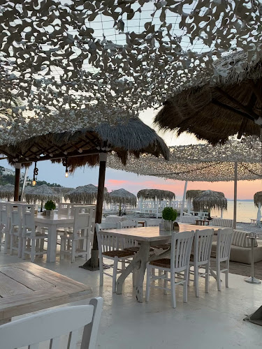 Opinii despre Καΐκι Beach Club în Σπέτσες - Γαστρονομία και φιλοξενία