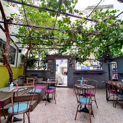 Doc All Day Garden Bar