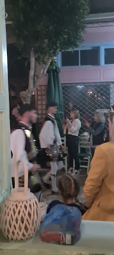 Comentarii opinii despre Όλα Χύμα