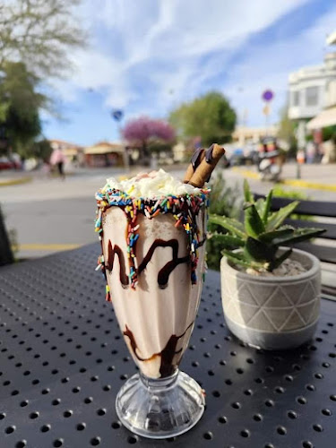 Απλωταριάς 2, Χίος 821 00