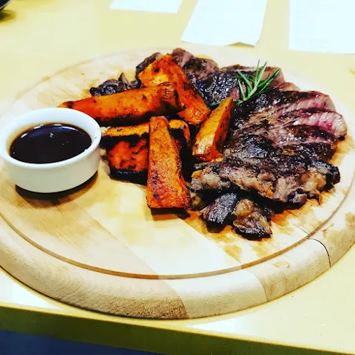 Opinii despre Τσιτσι μεζεδοπωλείο în Αγρίνιο - Γαστρονομία και φιλοξενία