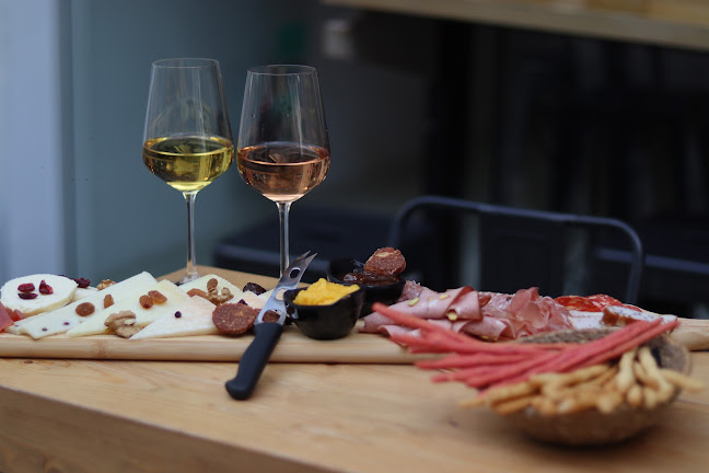 Opinii despre Wine O'Clock în Αθήνα - Γαστρονομία και φιλοξενία