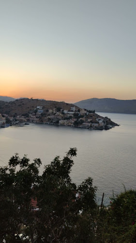 Pitini, Σύμη 856 00