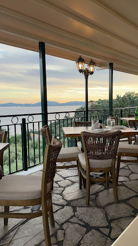 Vitamins Taverna - Νησάκι