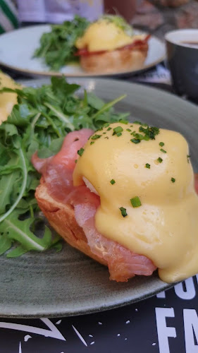 Opinii despre The Underdog® Flagship Store Thissio în Αθήνα - Γαστρονομία και φιλοξενία