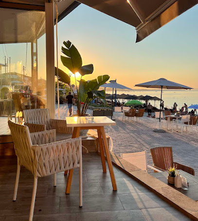 Mougre - Lounge Bar & Food