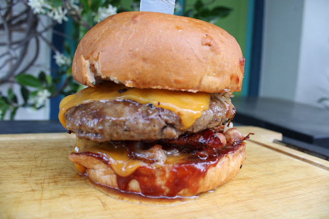 Meating Point - Γαστρονομία και φιλοξενία