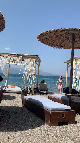 Beluga Beach bar - Καμένα Βούρλα