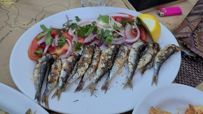 Εστιατόριο Τα Καραφάκια - Αίγινα