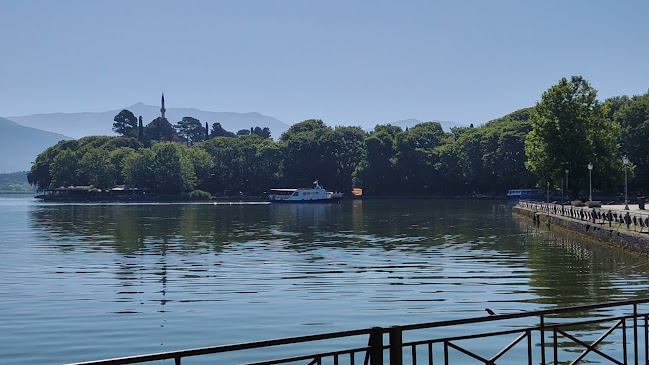 Δε Βίλατζ - Γαστρονομία και φιλοξενία