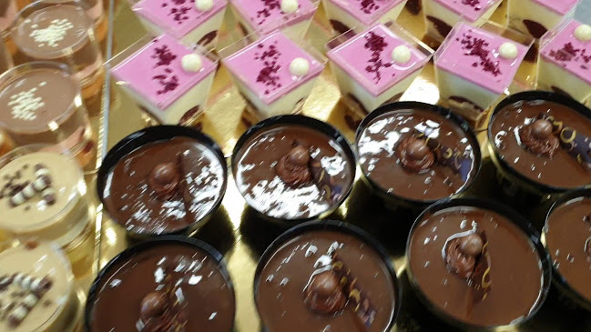 Opinii despre Πραλίνα Ζαχαροπλαστείο Καλαμάτα în Καλαμάτα - Γαστρονομία και φιλοξενία
