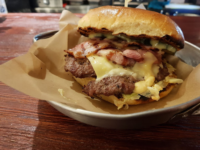 Opinii despre 3 Fat Cows Burger în Καλύβια Θορικού - Γαστρονομία και φιλοξενία